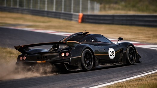 Pagani Huayra R V12 at redline 9,000 RPM full power