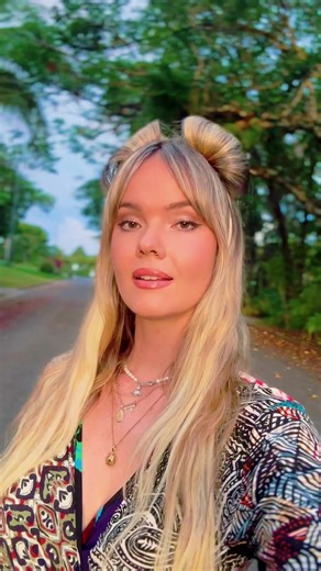 Sharing some thoughts from the week. It’s been a big year, a lot of global chaos but a lot of good things too. If you were to describe this year in one word what would it be? #christmas #newyear #reflection