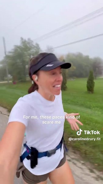 Come and run 5.5 miles of pyramid intervals with me! Let’s see if I make it 😉 1.5 mile warm up 0.12 mile at 6:50/mile pace 0.25 mile at 7:05/mile pace 0.50 mile at 7:35/mile pace 0.75 mile at 7:50/mile pace 0.50 mile at 7:35/mile pace 0.25 mile at 7:05/mile pace 0.12 mile at 6:50/mile pace 1.25 mile cool down Definitely won’t be running these paces for @thegreatworldrace but these speed workout are to help me get fitter, stronger and personally, they help me learn the mental toughness of NOT QU