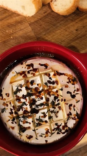 J U S T E A M É L I E ✨🪩 on Instagram: "Jour 17 : un brie fondant spicy 🌶️"