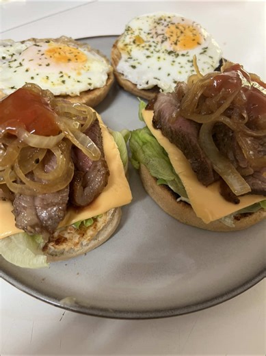 Today’s lunch 📍 #steakburger#lunchideas#quickrecipes#homemade#fyp