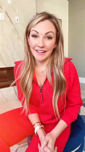 Keli Rabon | Houston Style Beauty Life on Instagram: "The only gift that increases in value? Clarity about your health. Body (Focus on Value & Emotion): I’m over the temporary clutter of the holidays. My number one rule for gifting is utility and long-term ROI. That’s why Function Health is my holiday MVP this year. This isn’t just about blood tests; it’s about giving someone the peace of mind and the data they need to add years to their life and health to those years. It’s for the person who ha