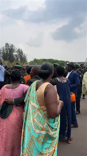 WATCH: Families and friends joined newly commissioned RDF officer cadets after the pass-out ceremony at the Rwanda Military Academy in Gako, sharing warm embraces and words of congratulations. 📹: @mugwiza_olivier /TNT | The New Times