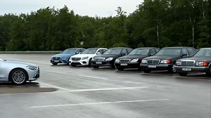 2026款奔驰S级回顾：从首款命名“S-Class”到现在的全代际博物馆级详尽评测