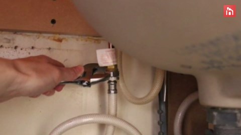 How to Remove and Install a Bathroom Faucet