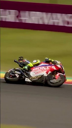 INSANE TURN 1 DIVEBOMB! 🤯 Diogo Moreira Honda vs Enea Bastianini KTM | MotoGP 26