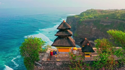 Uluwatu: Drone flight over Bali's beautiful village on the coast