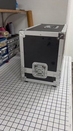 Ok you all wanted to see the sailrite Ultrafeed LS sew, and in particular, how it did with thick layers and vinyl. I used tex 70 thread from @siahswagbags with the needle the machine came with (package says DPx17 125). See for yourself | Linds Handmade