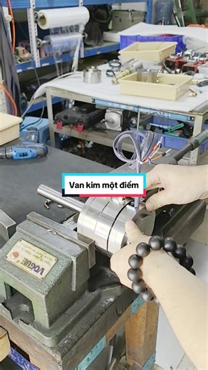 Nhiệt độ chuẩn dòng chảy ổn! Phụ kiện hot runner từ nhà máy, giúp tối ưu nhựa & nâng sản lượng. Giá tốt đáng tin cậy. Nhắn tin chi tiết.#hotrunner #injectionmolding #industrial #mould #tiktok