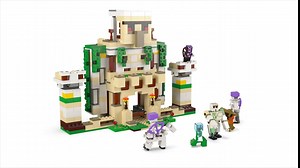 LEGO Minecraft The Iron Golem Fortress 21250 Building Toy Set, Playset Featuring a Crystal Knight and Golden Knight, A Fortress and a Giant Golem, Build and Display Minecraft Toy for 9 Year Old Kids