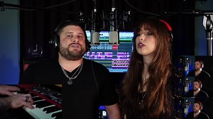 Notre STC3D traverse l’Atlantique pour notre plus grand honneur ! 🤩 « Such Great Heights » by The Postal Service. Steve Maggiora , incontournable et immense musicien américain, auteur compositeur, nouveau claviériste et choriste du groupe légendaire Toto, s’empare de notre micro en compagnie de la géniale et sublime Kim Melville ! Magnifique Duo !!! Deux immenses talents pour notre plus grand plaisir. 🤗 « The STC-3D MK2 is a great, solid microphone that clearly captures everything you feed int