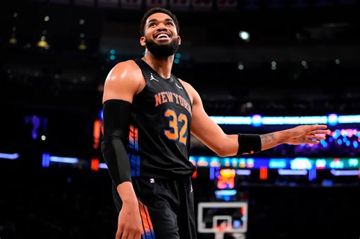 Glass cleaner: Karl-Anthony Towns dislodges ball behind backboard after Andre Drummond can't