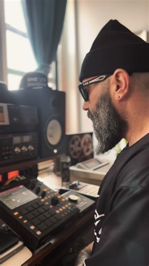 NIGHTWALKER on Instagram: "Soviet samples and boombap beats 📻🎶 #boombapbeats #samplebeats #sampledbeats #boombapproducer #undergroundbeats"