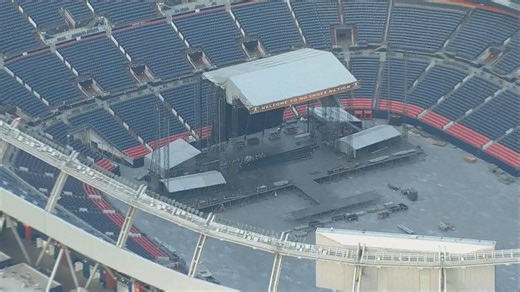 Country star setting record for most Denver stadium concerts