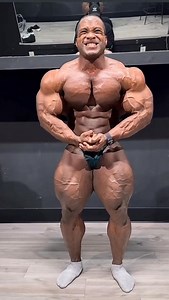 Carlos Thomas Jr shares images of his physique before the end of the year.🔥 #nevergiveup #nopainnogain #physique #bodybuildingsportlive #workout #motivation #arnoldclassic #ClassicPhysique #bodybuilder #Bodybuilding #bodybuilding #fitness #gymmotivation #gym #gymlover #ifbbproffesionalleague #muscles #bodybuildingmotivation #culturismo #fitnesslifestyle #motivacion #fitnessmotivation #musculação #musculation #olympia #mrolympia #NPC #IFBBPRO #ifbb #training | Bodybuilding Sport Live .