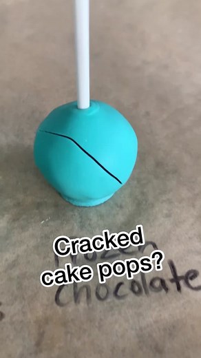 Troubleshooting how to prevent cake pops from cracking. 👩‍🔬🔬🧪Try to avoid large temperature differences and use a cake made with butter (like vanilla cake) instead of oil (like chocolate cake). This may require further investigation…🥸 #cakepops #cakepopdecorating #cakepoptutorial #cakepopclass #learnontiktok #cakepoptroubleshooting #cakepopdipping #tiktokcakepops #experiment #howtocakepop #cake #cakedecorating #cakepopfail #fyp
