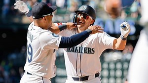 Canzone hits walk-off single in 11th and Mariners top White Sox 4-3 for 3-game sweep