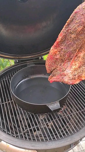 Anton Bochmann on Instagram: "🥩🥩Tafelspitz (Picanha)🥩🥩 aus dem Dutch-Oven. Gewürzt mit Smoky BBQ Gewürzsalz von @goja_wuerzbar Anschließend zu Colafleisch verarbeitet. Zubereitet im Weber Summit Kamado S6. Habt ihr auch schon mal Colafleisch gemacht? . Grill @webergrilldeutschland Fleisch @tellermitte.de . https://tellermitte.de/product/usa-black-angus-tafelspitz-picanha/ . Amerikanisches Rindfleisch- dem Land der Cowboys Geschmack und Zartheit gelten in den USA als höchste Qualitätsmerkmale