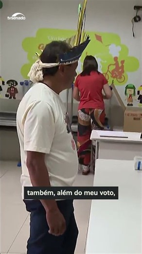Cacique Francisco Guajajara, da aldeia Teko Haw, vota em Brasília #shorts