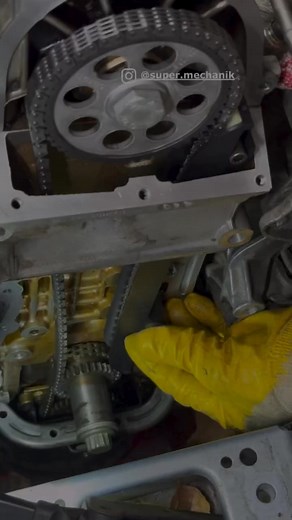 Timing Chain Installation Done Right! | 1.2 TSI Rebuild • 🔧 This is Part 2 of our timing chain service on the 1.2 TSI EA111 engine (Skoda Octavia). In the previous video, we showed the full disassembly of the old chain drive. Now, we move on to installation of the new components. • 📌 What’s included in this video: – installation of the new timing chain, – fitting the camshaft sprocket, – mounting guides, tensioners, and chain rails, – applying anaerobic sealant and installing the front timing