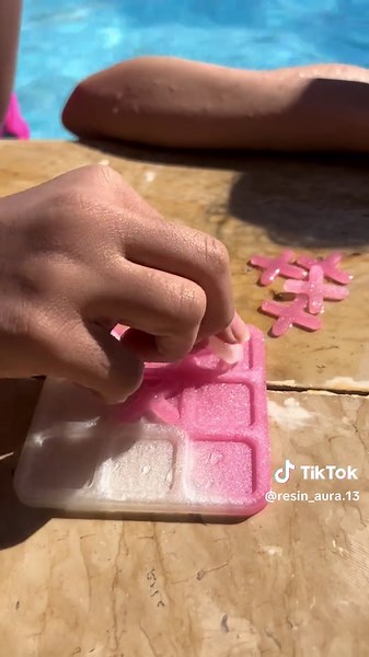 Pool days just got more fun💦🤭💕 #poolday #funny #happykids #resina #resinpour #poolparty