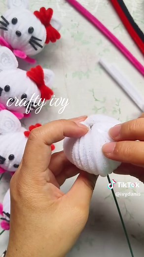 Fuzzy Wire Hello Kitty Tutorial