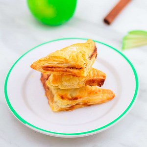 Mini Apple Turnover with Puff Pastry - Flavours Treat