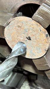 Furando disco no torno: passo a passo para reparo metálico