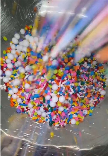 Let’s do up a fun Birthday Cake! #cake #birthday #fun #colorful #cakedecorating