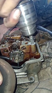 324K views · 1.2K reactions | Honda beat block head bolt repair • • • • • • #videos #trendingvideos #viralvideos #repair #engine #motorcycle #motorbike #auto #mechanic #automotive #honda #Automatic #mechaniclife #Matic #piston | Aeon | Facebook