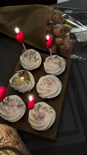 Cupcake from @Cake N Me . PT 🇵🇹 loveeethissss😭😍#yambisha❤ #fyppppppppppppppppppppppp #viral_video