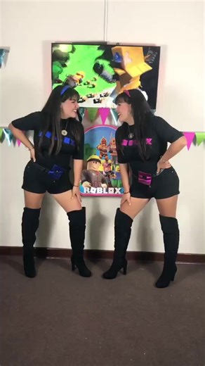 57 reactions | NUEVO TREND! Dónde están los fans de #Roblox?  Todos los que graben este #trend entrarán a un sorteo sorpresa  #raisaylucia #gemelas #peru | Raisaylucia | Facebook