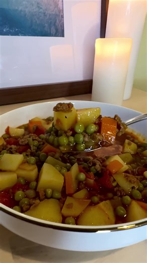 Erbsen-Kartoffel-Möhren-Eintopf mit Hack – einfach lecker!