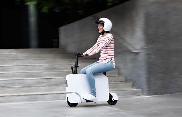 New Honda Motocompacto e-Scooter Redefines Personal Urban Mobility as Sleek, Simple and Uniquely Foldable