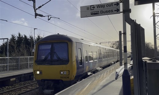 【英国铁路】Class323高速通过Burnage站