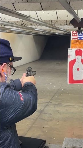 Colt 1911 sighting in red dot