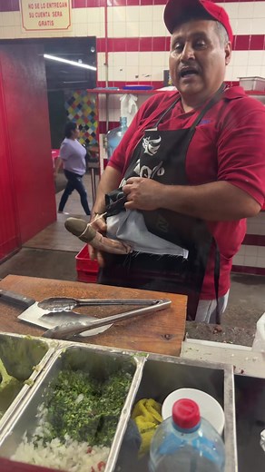 Got tacos & a comedy show all in one with this guy in TJ 🤣😭 #foryou #foryoupage #jerrytweek