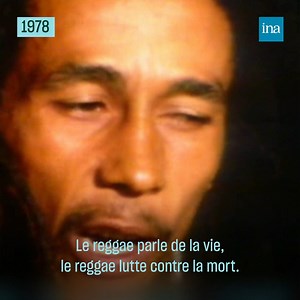 Musicien à l'aura internationale, Bob Marley a contribué au succès du reggae dans le monde entier. En 1980 au Bourget, en région parisienne, 50.000 spectateurs étaient présents à son concert, un record en France à l'époque. ➡️ Ce mercredi sort en salle le biopic "Bob Marley : One Love". | INA