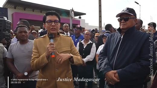 119K views · 3.4K reactions | Ici c'est Madagascar ! Andry Rajoelina promet de résoudre l’eau et l’électricité. Pourtant, le délestage dure depuis 2004… et depuis son coup d’État en 2009, la seule chose branchée, c’est le pouvoir. Le PRM avec Fidy du TMH ce dimanche 28 septembre 2025 | Justice Madagascar | Facebook