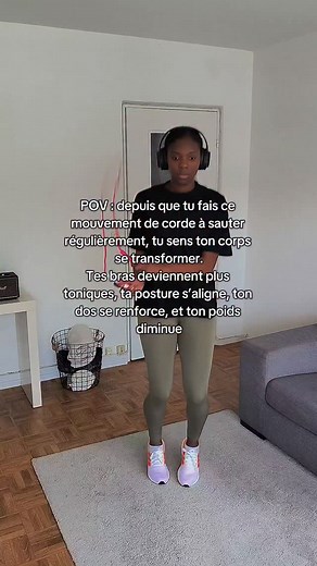 45 reactions | Encore mieux qu'un abonnement à la salle de sport ! Objectif 10 minutes par jour de corde à sauter, en alternant : Saut du boxeur Courir sur place Swing swing open (le mouvement que je fais en vidéo) Des croisés pour encore plus de brûlage de calories  Et vous avez une session redoutable ! Et pour faire de la corde à sauter votre routine brûle calories, c'est ici ➡️ @omad.lya #cordeasauter #pertedepoids | Lonny Auster | Facebook