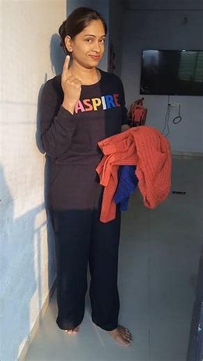 Varsha Gaikwad on Instagram: "स्वेटर वा गोळे येतात का मग हे वापरून बघाच.. #varshagaikwad #varshagaikwadhaircare #viralreels #hairgrowthmask #hairgrowthhairoil #varshagaikwadhaircaretips #hairgrowthtips #diyhairgrowthmask #happiplanetwoolanshampoo #wishlinked #amazon @happiplaneteco"