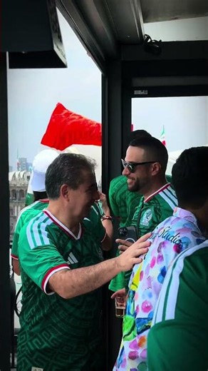 El Zócalo late diferente cuando juega México ⚽️💚 #MéxicoCity #Futbol 📞 Reserva: (+52) 55 5130 5134