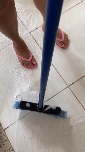 Os vídeos de Kelly Cristina (@kelly_saldanha23) com Pé na Areia - Cover - Leandro Lima