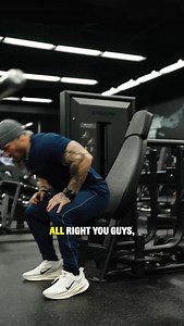 60 minute workout that will SHOCK your chest into GROWTH! - Save this workout & Share it with your gym bro ↗️ - There’s no point of spending 2 hours in the gym performing 30 sets per body part! You are spamming your workout at this point pushing your body past exhaustion. In simpler terms, you are wasting time! - Try this format next time you train. ⬇️ - 1-2 Warm up sets 2 INTENSE/ BALLS TO THE WALL WORKING SETS using some @fst7__training intensifiers/principals to really get everything out of y