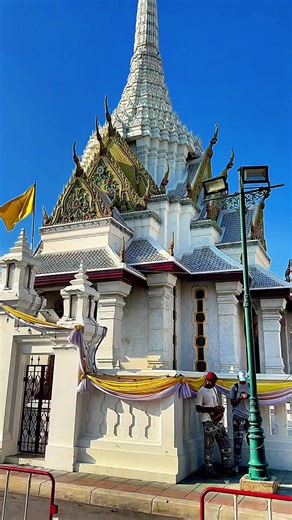 Discover Bangkok's Golden Temples and Cultural Richness