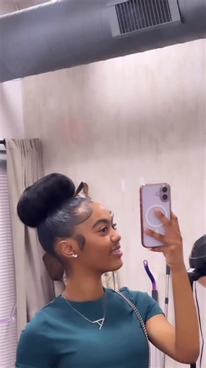 @1naebraids on Instagram: "Quick sock bun on my girl🥰😍 #hairstylist #fyp #phillyhairstylist #fypppppppppppppppppppppppppppppppppppppppppppppppppppppppppppppppppppppp #philly #fypシ #fypシ #quickweave #ponytails"