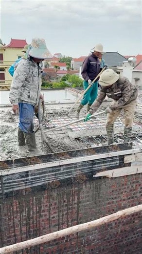 Concrete construction for a 150m2 roof slab. #buildinghouse