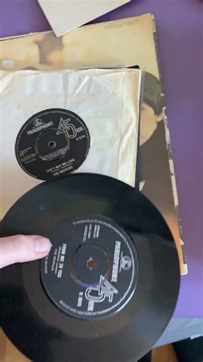 how to use a vynil player