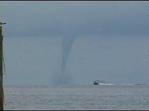 Meteorology 101: Waterspout - The 5 stages