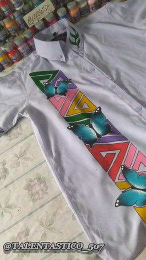 Camisas Pintadas a Mano con Diseños de Molas y Mariposas